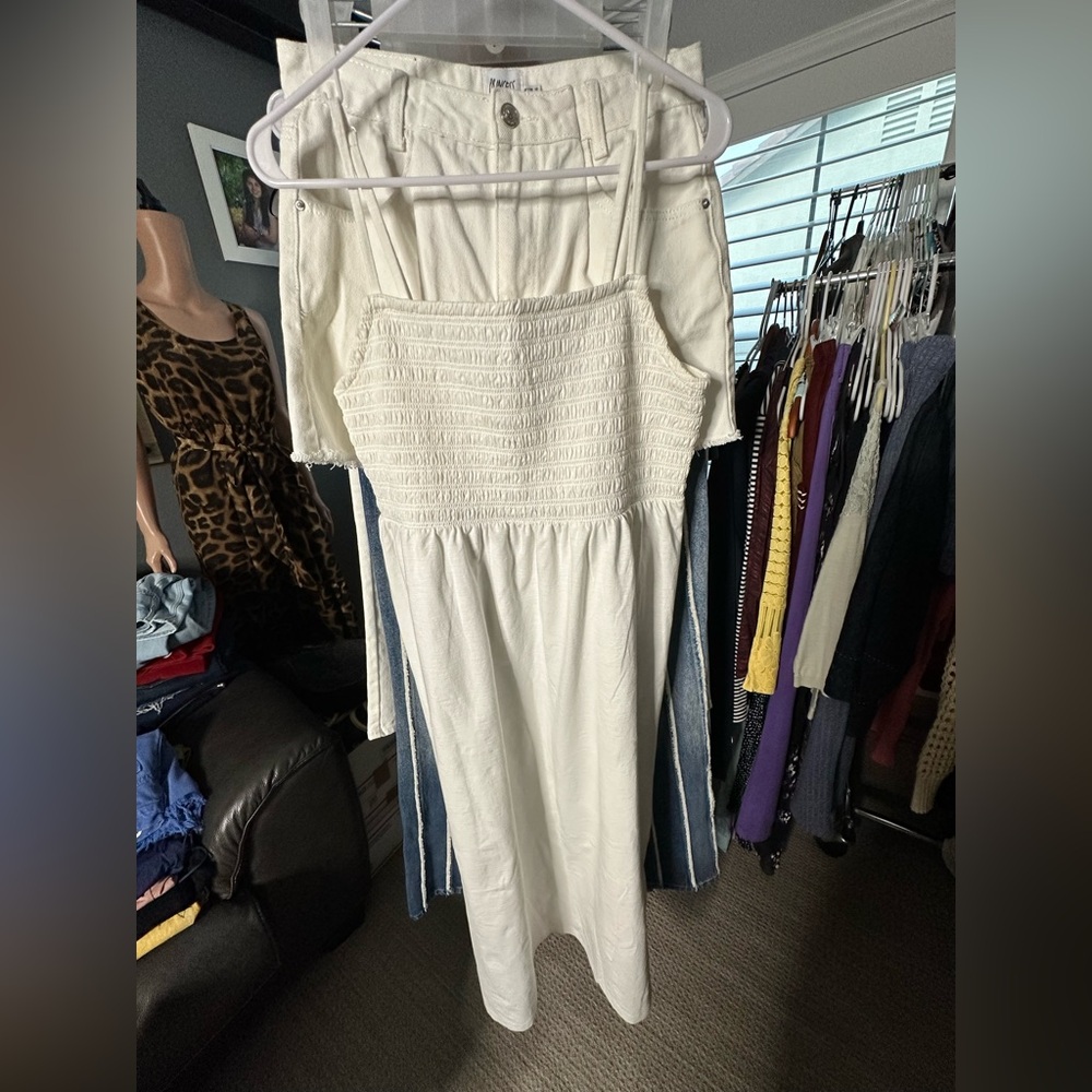 #61 Women’s Old Navy Maxie White Smocked Strap Dress. NewwithoutTags.